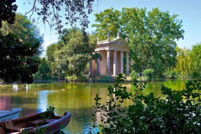 pond of bourgeois villa